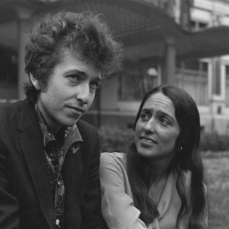 Musicians Joan Baez and Bob Dylan